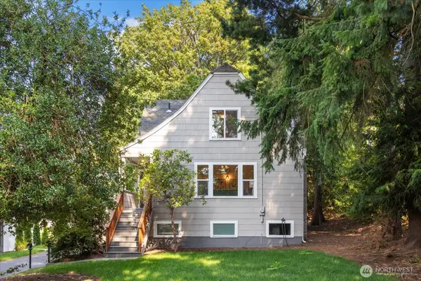 10322 Ashworth Avenue N, Seattle, WA 98133
