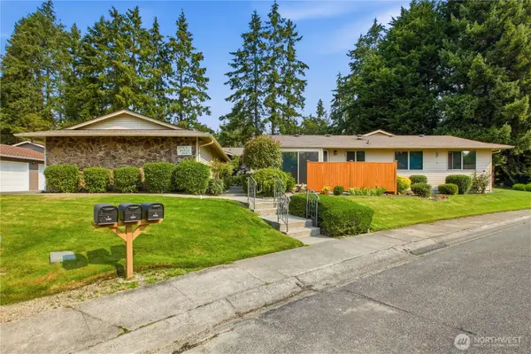 24913 11th Avenue S, Des Moines, WA 98198