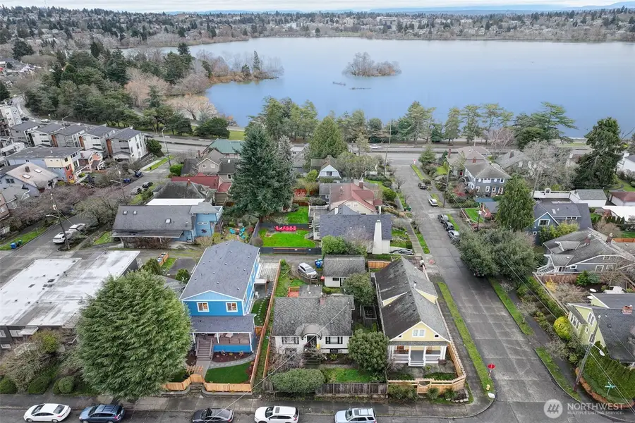 7008 Linden Avenue N, Seattle, WA 98103 - #3