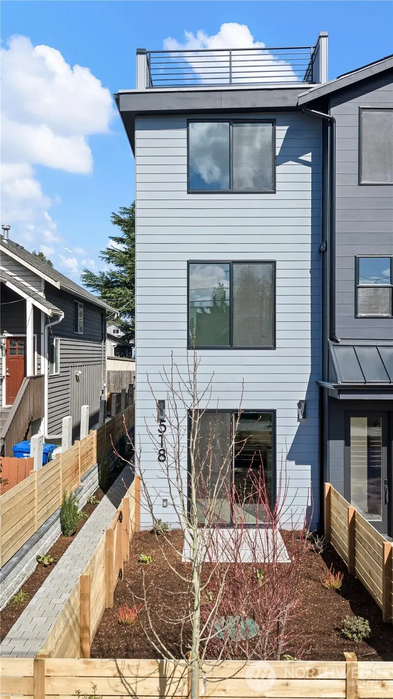 518 N 102nd Street, Seattle, WA 98133 - #3