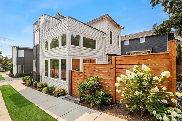 436 10th Avenue #B, Kirkland, WA 98033