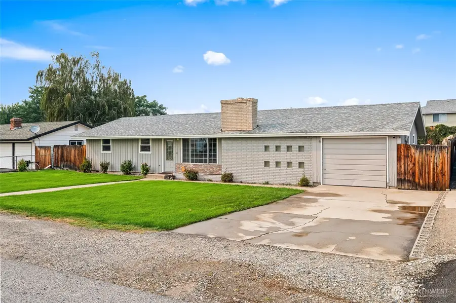 203 SE 1st, East Wenatchee, WA 98802 - #2