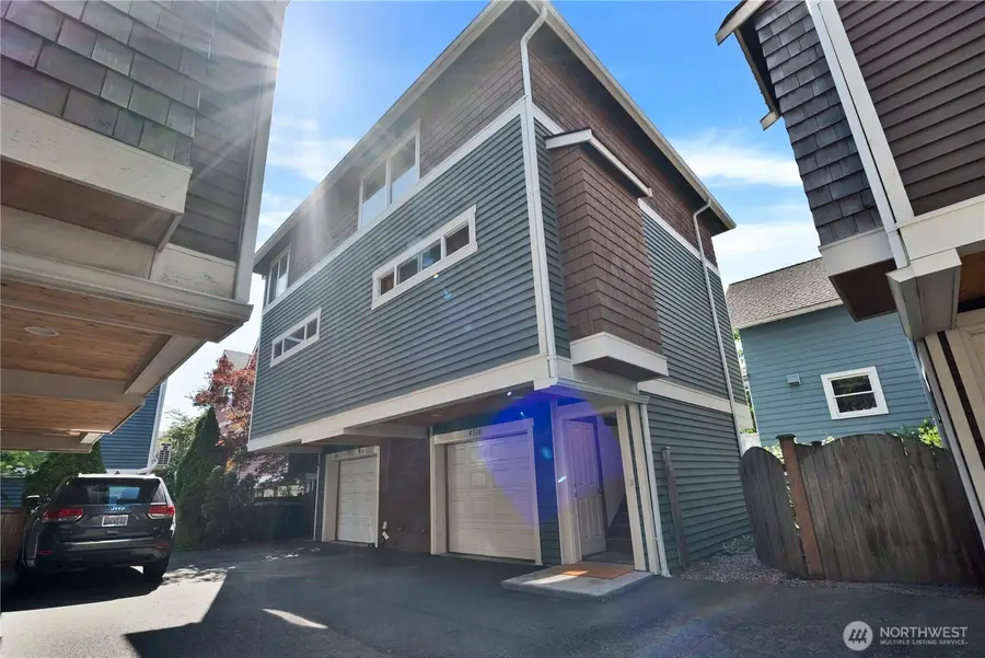 4516 Dayton Avenue N, Seattle, WA 98103 - #2
