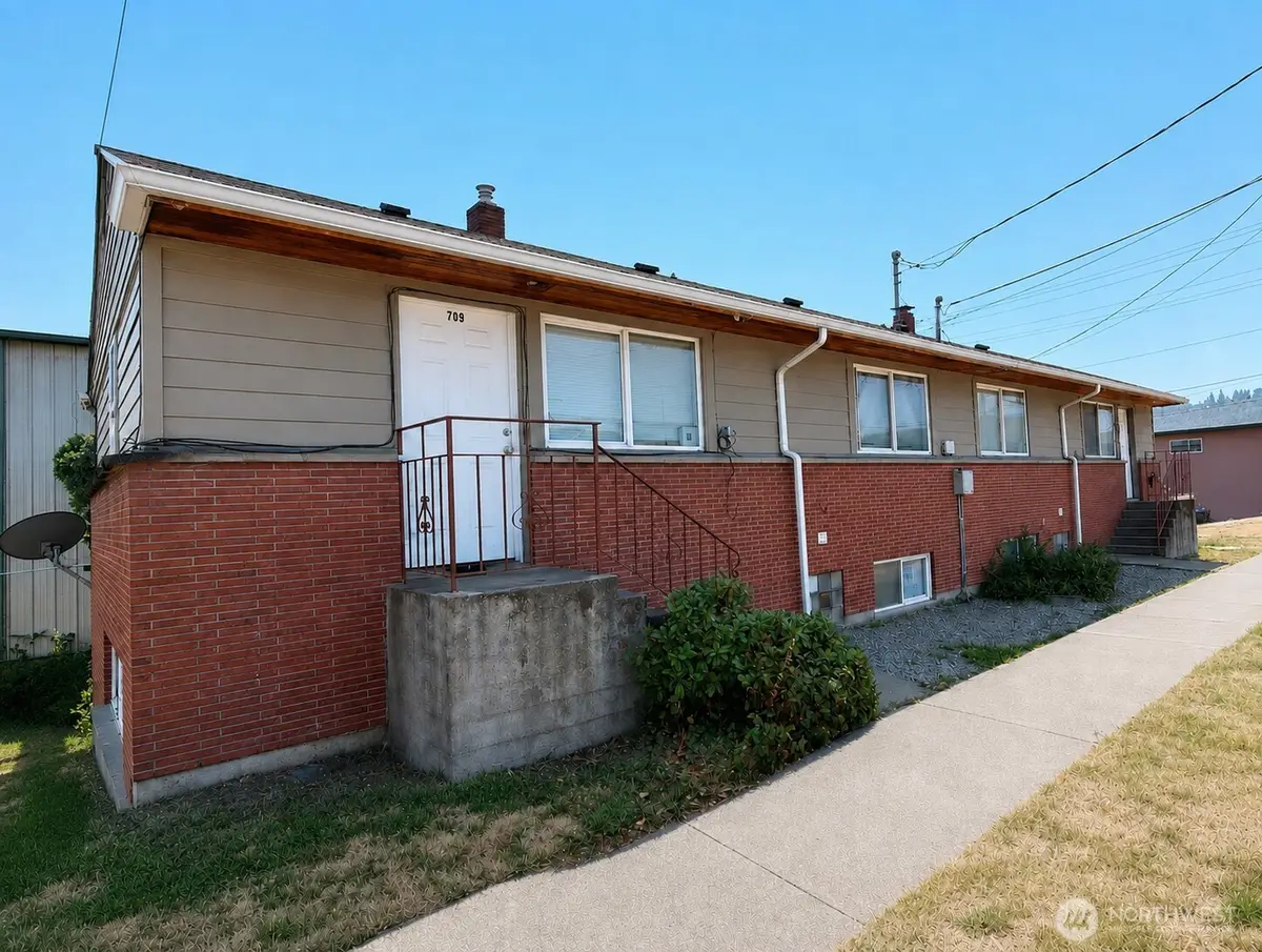 701 S Kenyon St, Seattle, WA 98108 - #1