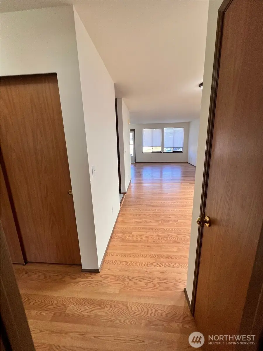 930 S 22nd Court, Mount Vernon, WA 98274 - #2
