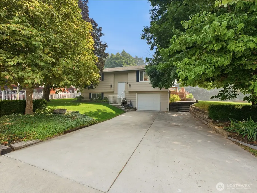 217 Ridgemont Drive, East Wenatchee, WA 98802 - #2
