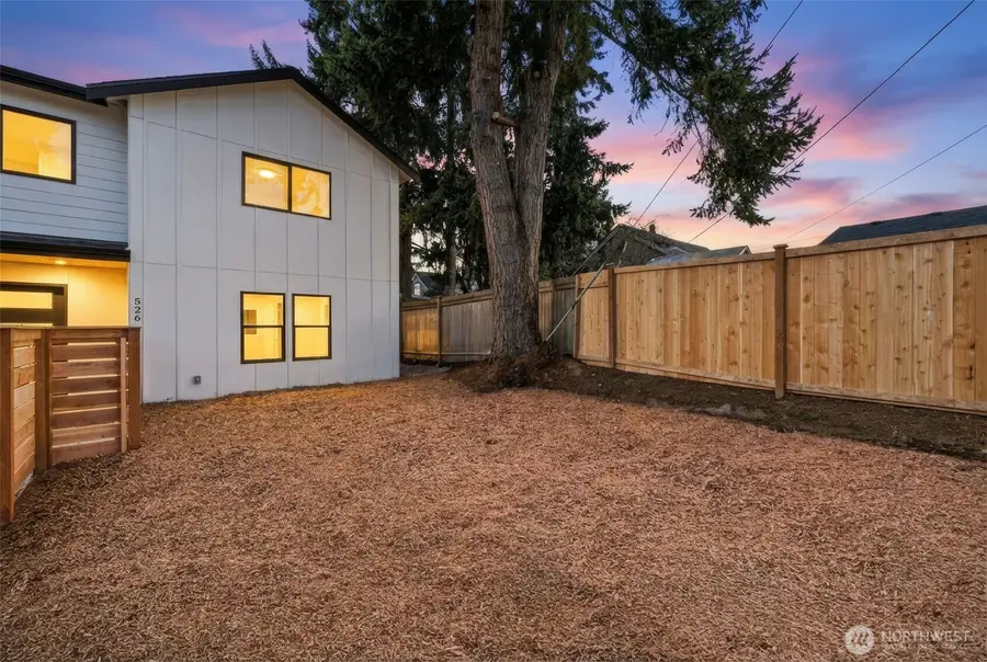 526 N 100th Street, Seattle, WA 98133 - #3