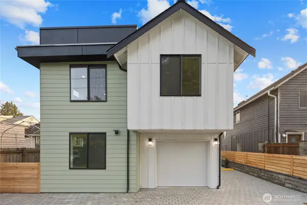 516 N 102nd Street, Seattle, WA 98133