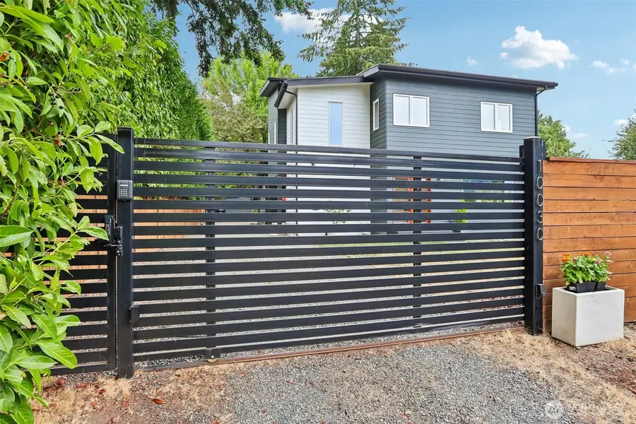 10030 37th Avenue Sw, Seattle, WA 98146 - #3