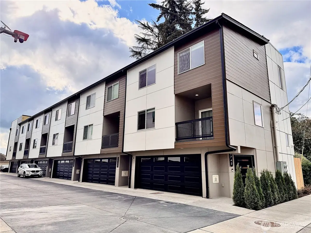 9725 4th Avenue W, Everett, WA 98204 - #1