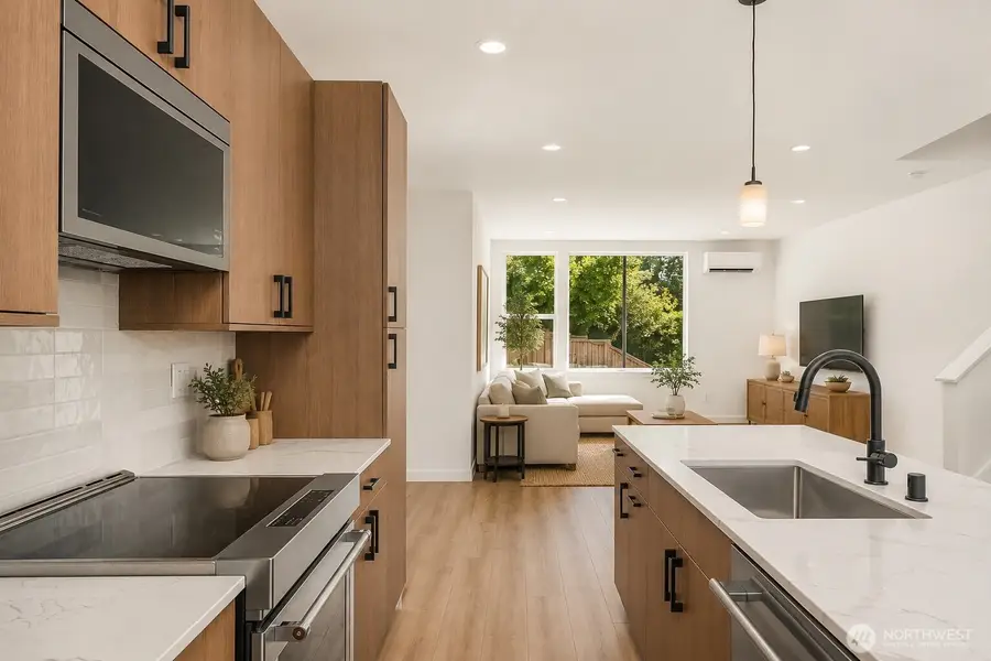 721 15th Avenue #B, Seattle, WA 98122 - #3
