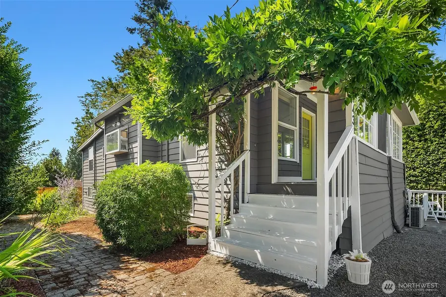 3943 S Orcas Street, Seattle, WA 98118 - #2