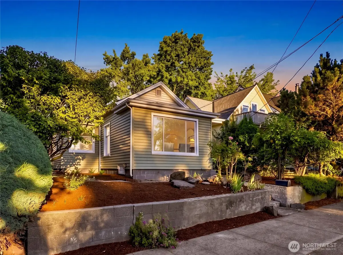 6542 Greenwood Avenue N, Seattle, WA 98103 - #1