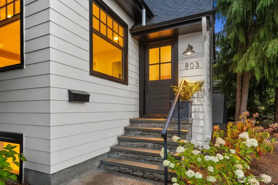 803 W Etruria Street, Seattle, WA 98119 - #2