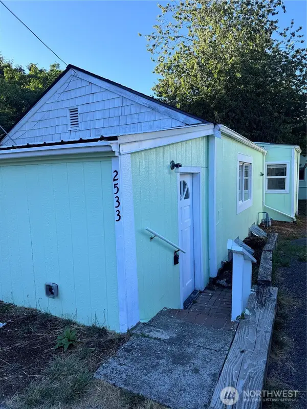 2533 E 3rd Street, Port Orchard, WA 98366