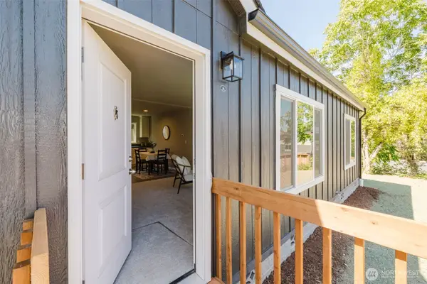 5212 5th Street, Bremerton, WA 98312