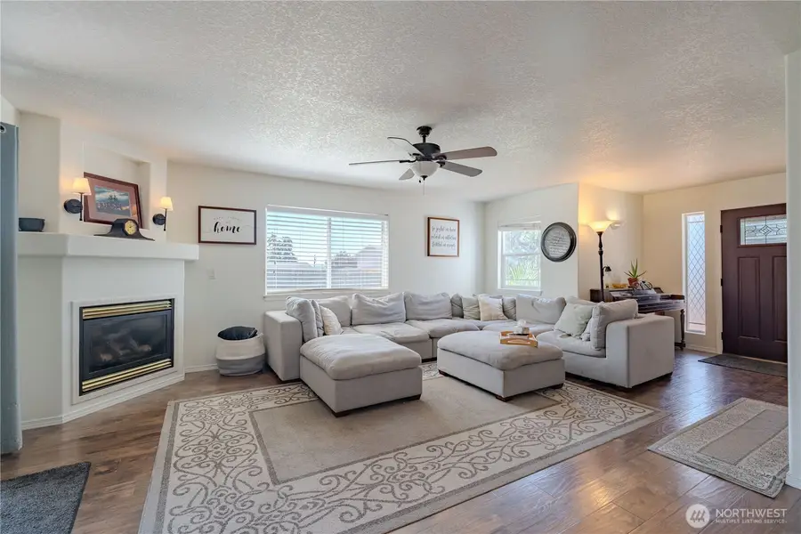 414 N 3rd Place, Kalama, WA 98625 - #2