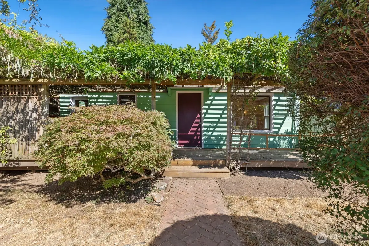 346 N 102nd Street, Seattle, WA 98133 - #1