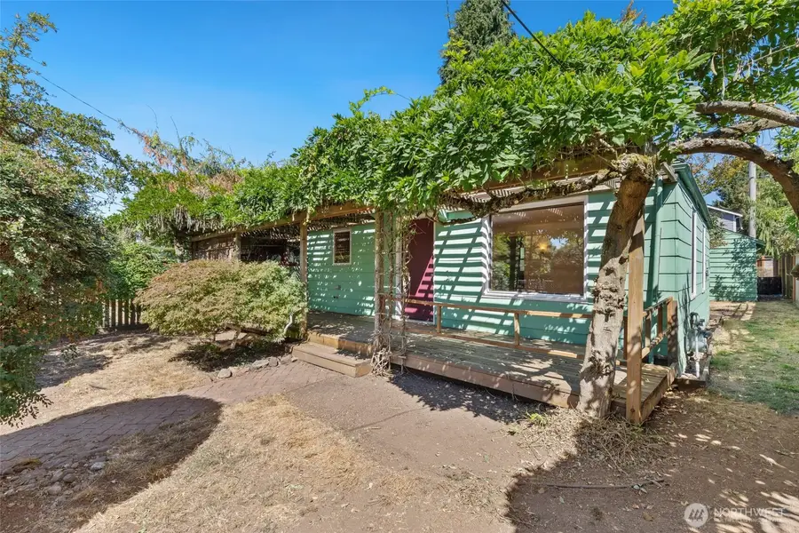 346 N 102nd Street, Seattle, WA 98133 - #3