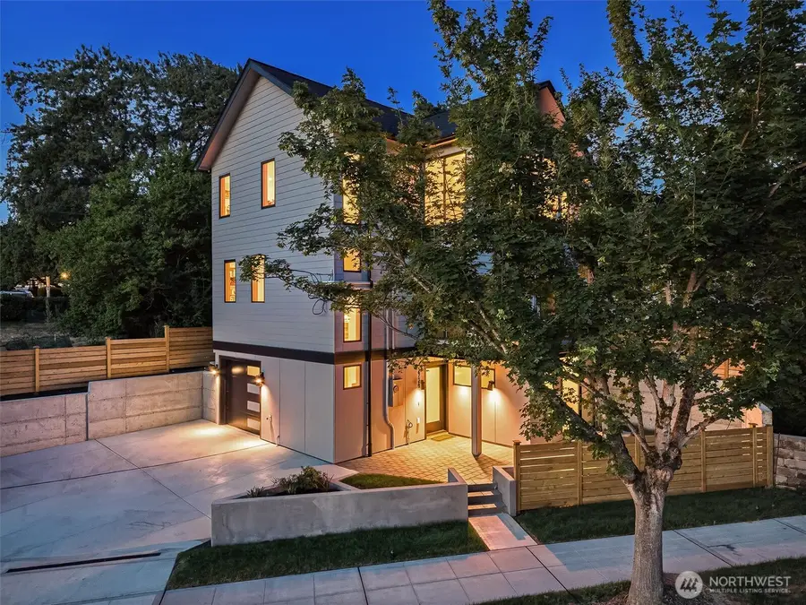 2726 NE Blakeley Street, Seattle, WA 98105 - #2