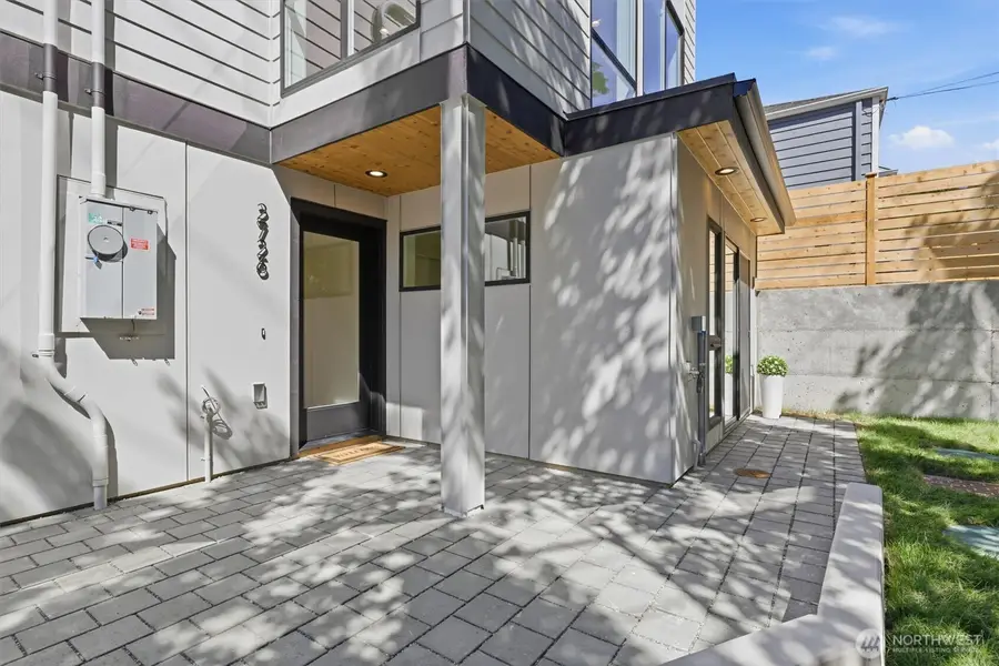2726 NE Blakeley Street, Seattle, WA 98105 - #3
