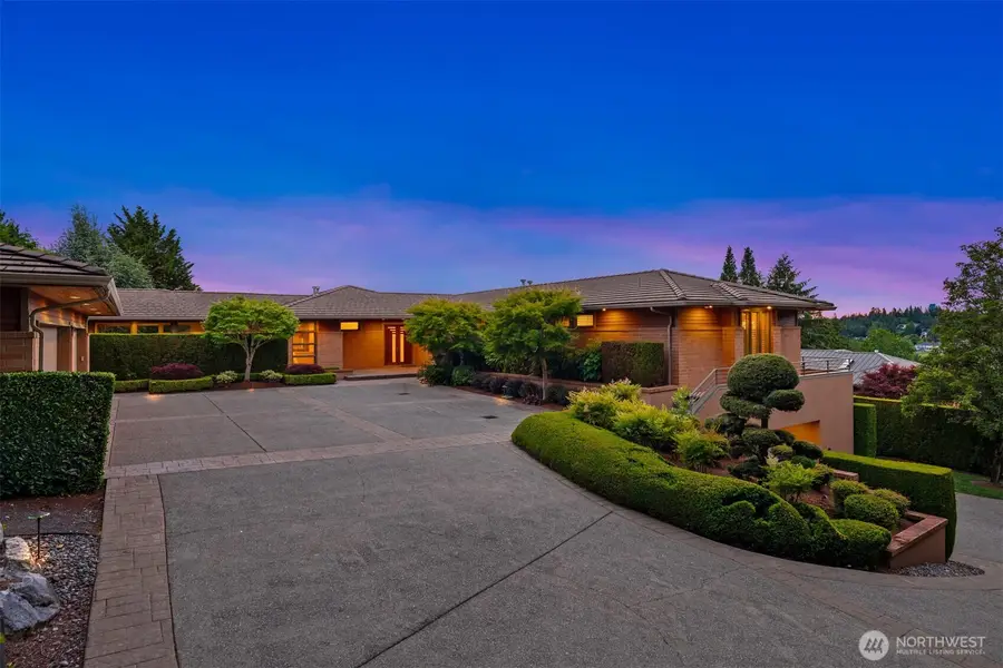 8635 NE 19th Place, Clyde Hill, WA 98004 - #2