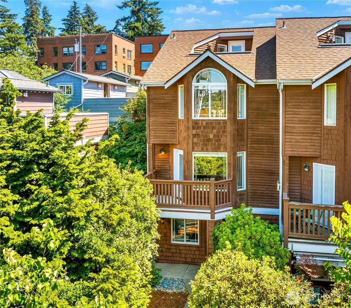 2038 Franklin Avenue E, Seattle, WA 98102 - #1