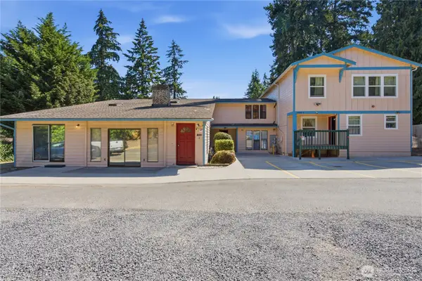 16068 Greenwood Avenue N, Shoreline, WA 98133