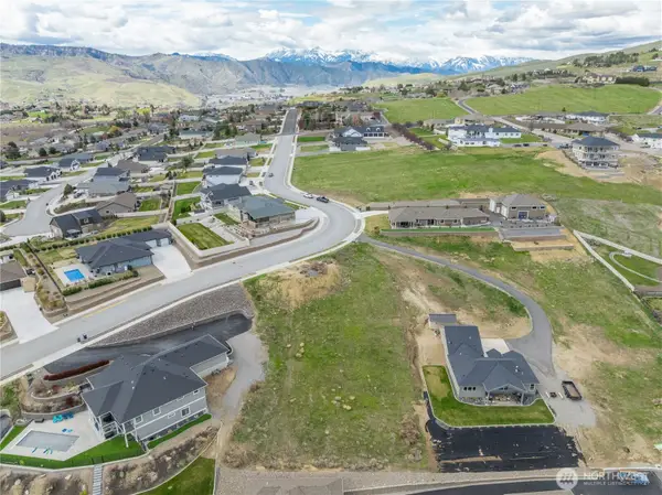870 Autumn Crest Drive #9, Wenatchee, WA 98801
