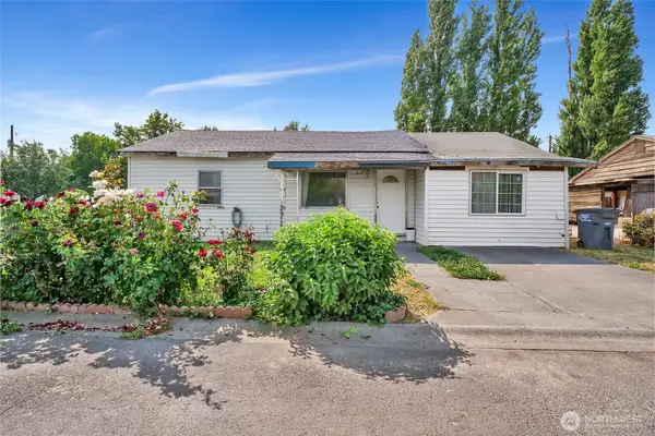 813 S Adams Avenue, Warden, WA 98857