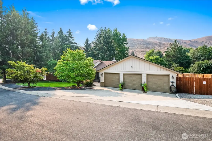 2015 Center Court Drive, Wenatchee, WA 98801 - #2