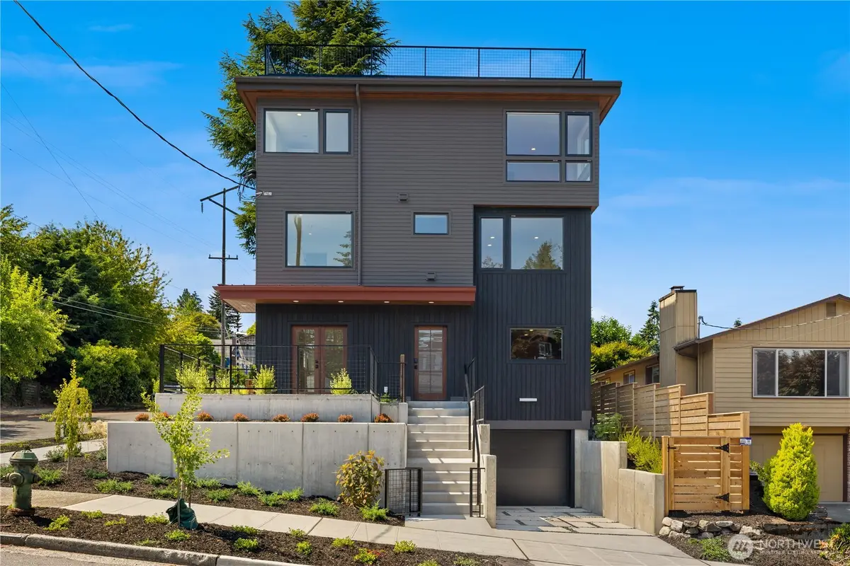 2903 3rd Avenue N, Seattle, WA 98109 - #1