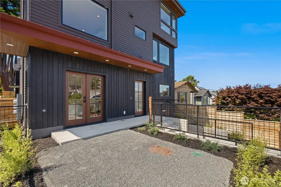 2903 3rd Avenue N, Seattle, WA 98109 - #3