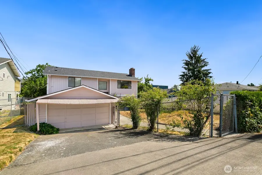 6774 28th Avenue S, Seattle, WA 98108 - #2
