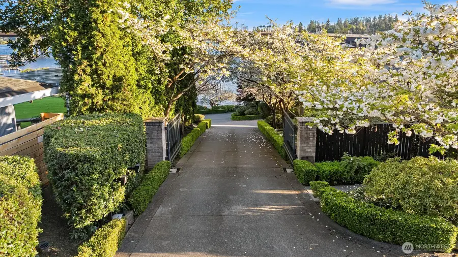 16 Enatai Drive, Bellevue, WA 98004 - #2