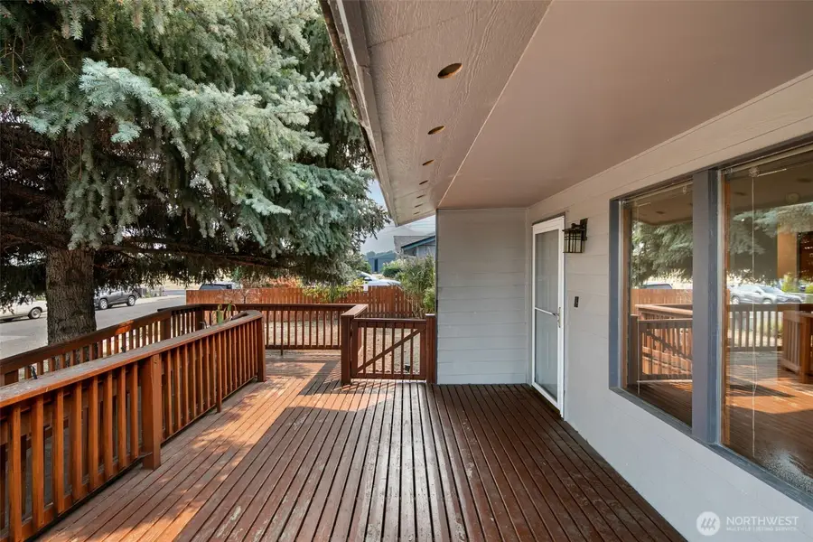 1324 Cascade Street, Wenatchee, WA 98801 - #2