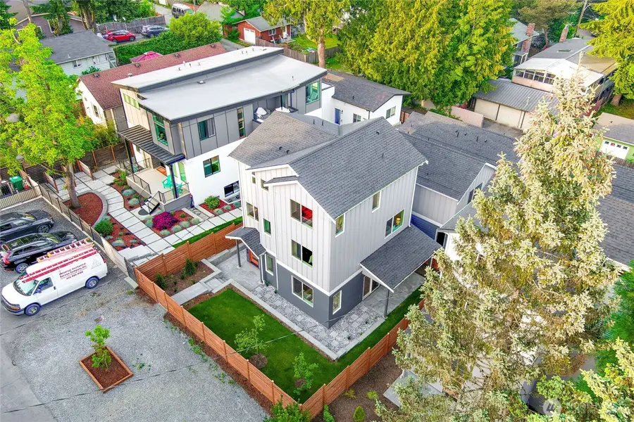 10702 Linden Avenue N, Seattle, WA 98133 - #3