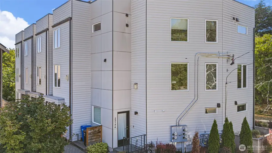 2314 Thorndyke Avenue W #B, Seattle, WA 98199 - #2