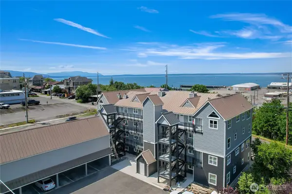 705 N State Street #301, Bellingham, WA 98225