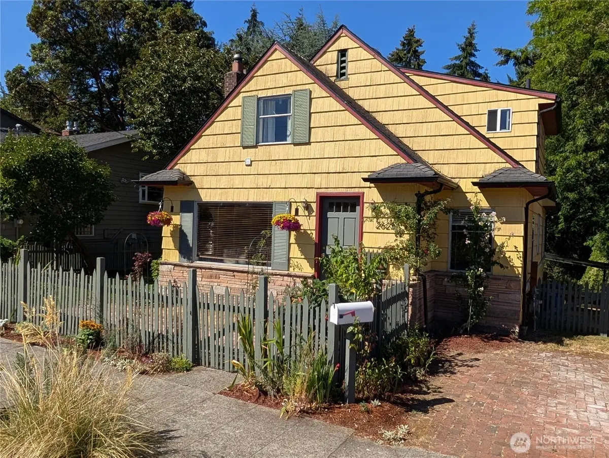 2623 39th Avenue Sw, Seattle, WA 98116 - #1