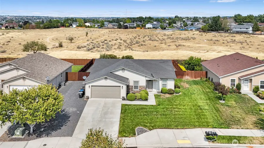 312 E Linden Avenue, Moses Lake, WA 98837 - #2