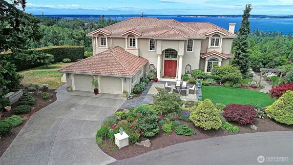 1009 Kingswood Drive, Camano Island, WA 98282