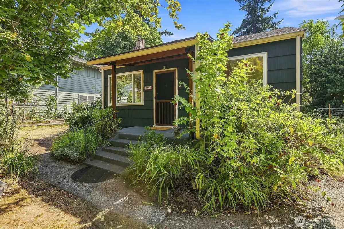 2401 SW 112th Street, Burien, WA 98146 - #1
