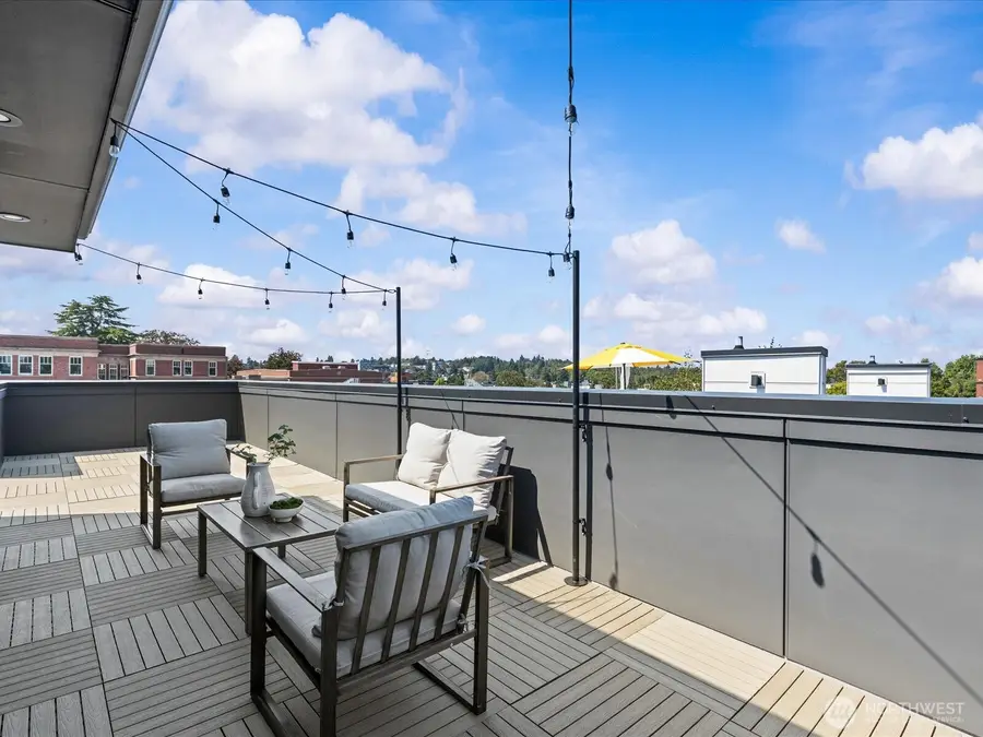 4326 Woodlawn Avenue N #B, Seattle, WA 98103 - #2