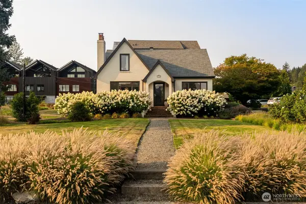 4569 Point White Drive Ne, Bainbridge Island, WA 98110