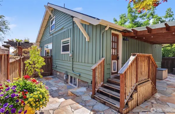1326 N 40th Street, Seattle, WA 98103