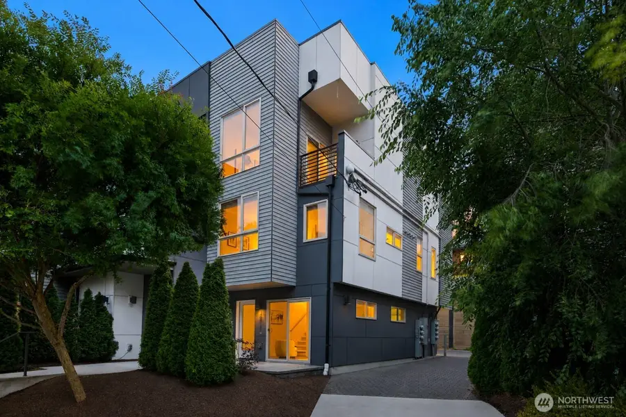3817 Gilman Avenue W, Seattle, WA 98199 - #2