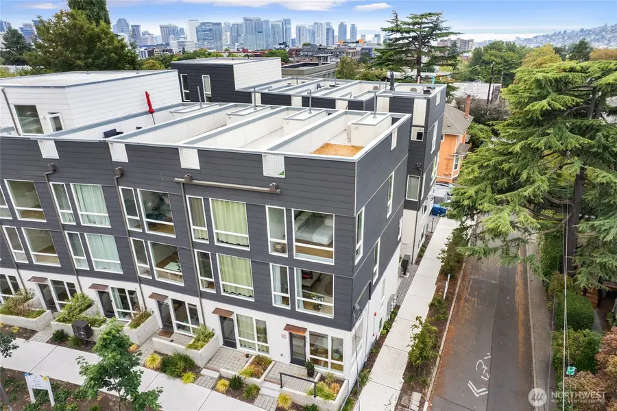 637 13th Avenue E, Seattle, WA 98102 - #3