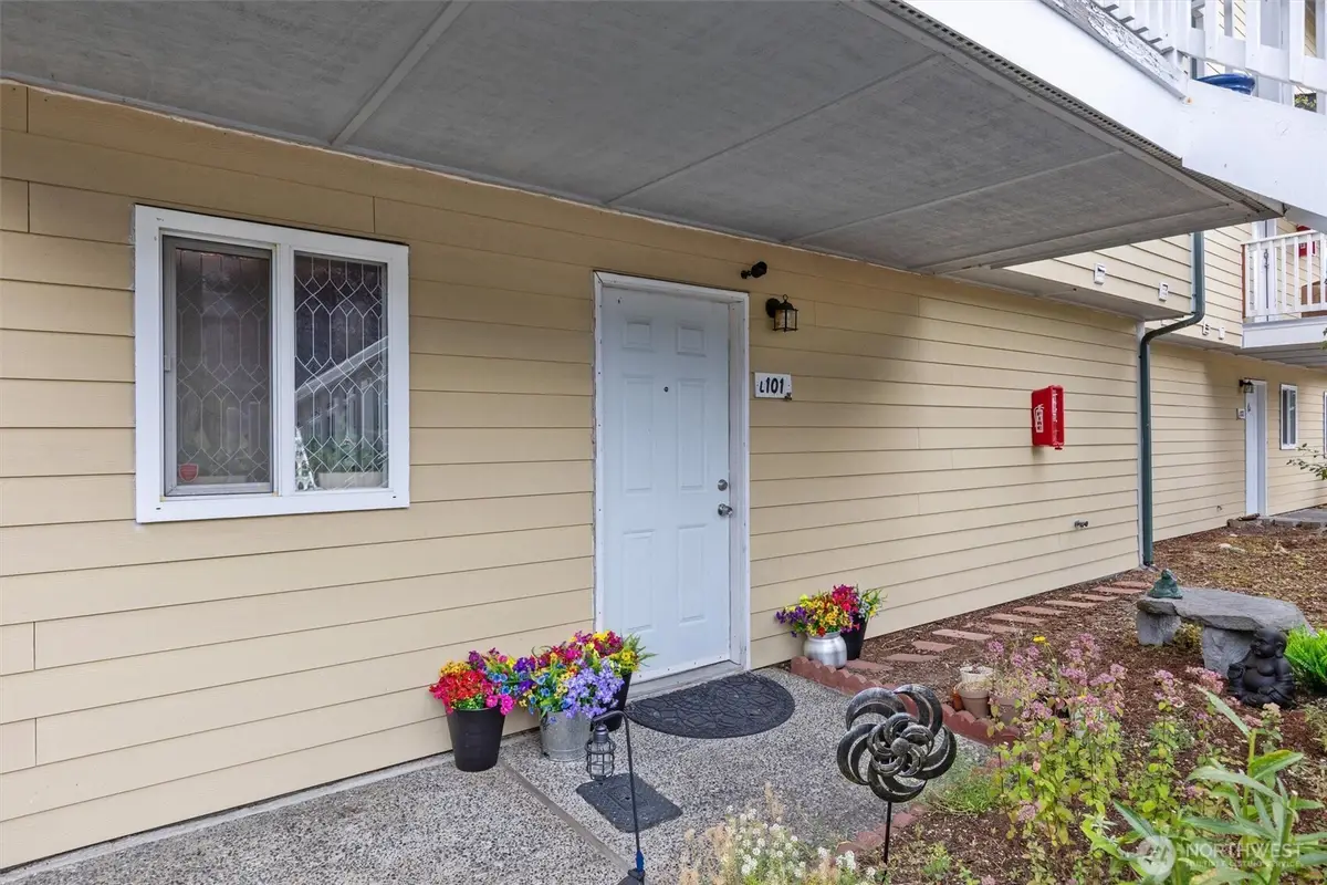 8823 Holly Drive #L101, Everett, WA 98208 - #1