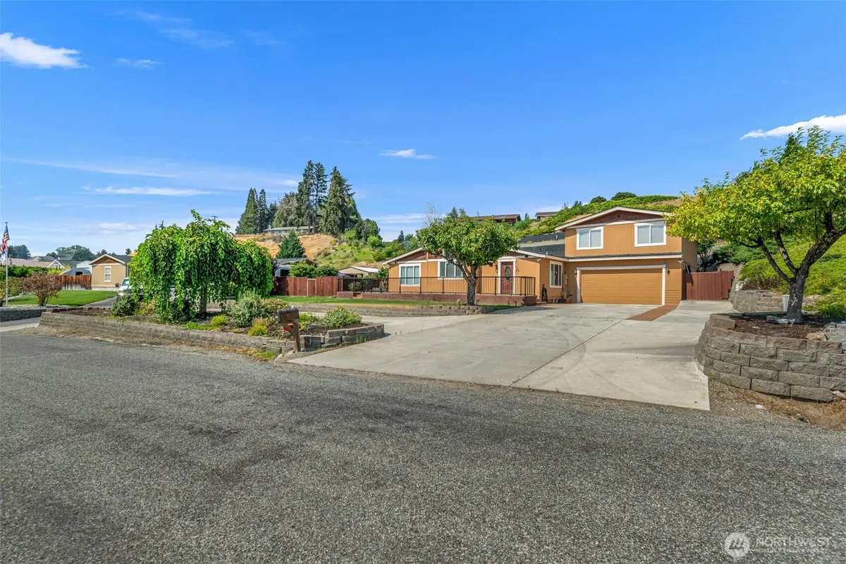 390 Sunnyslope Heights Road, Wenatchee, WA 98801 - #1